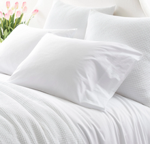 Load image into Gallery viewer, Essential Percale White Sheet Set