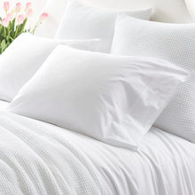 Load image into Gallery viewer, Essential Percale White Sheet Set