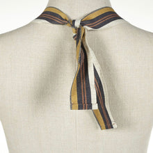 Load image into Gallery viewer, back of the libeco tie on the red earth apron 

